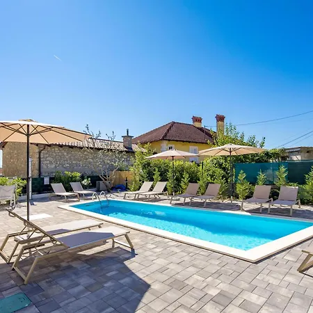 شقة With Pool And Garage In Marealto