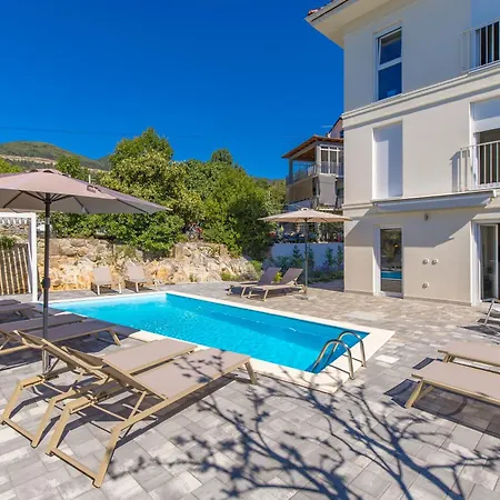 With Pool And Garage In Marealto